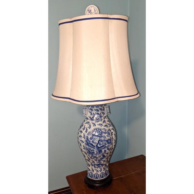 This is a Maitland-Smith (Hong Kong) vintage Chinese porcelain hand painted table Lamp with a smooth glossy glaze, circa...