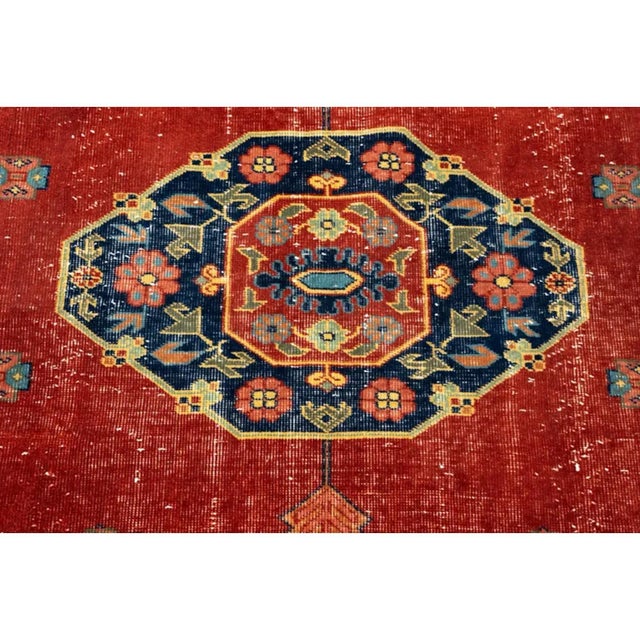 Antique Persian Serapi Heriz Red Medallion Rug For Sale - Image 4 of 12