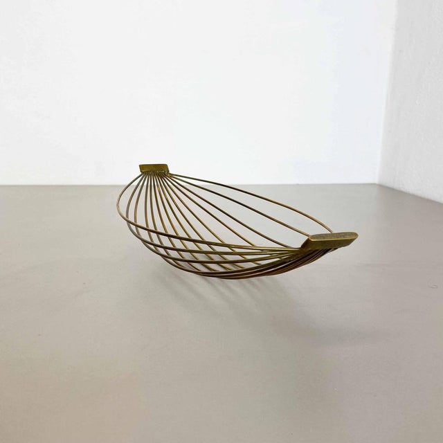 Large Minimalist Brass Fruit Bowl Shell from Carl Auböck, Austria, 1950s For Sale - Image 14 of 18