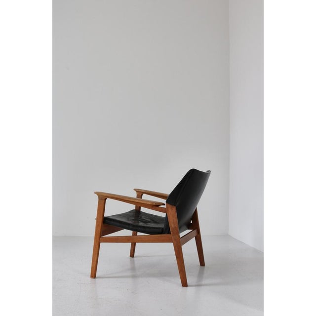 Danish Modern Lounge Chair in Patinated Oak & Black Leather attributed to Hans Olsen, 1950s For Sale - Image 14 of 18
