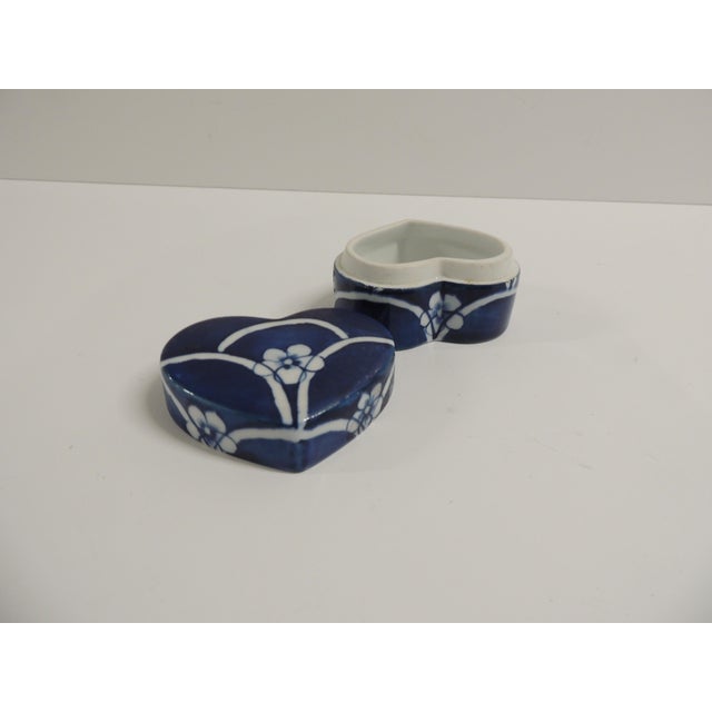 Vintage Blue & White Heart Shape Hand Painted Ceramic Decorative Box For Sale - Image 4 of 5