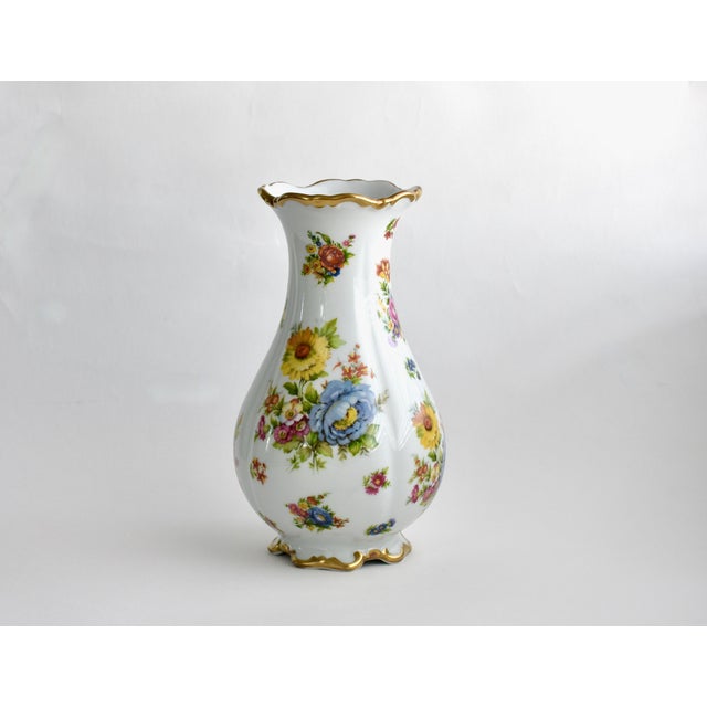 Waldershof Bavaria Germany,22k Gold Trim, Handarbeit Porcelain Floral Vase For Sale - Image 10 of 10