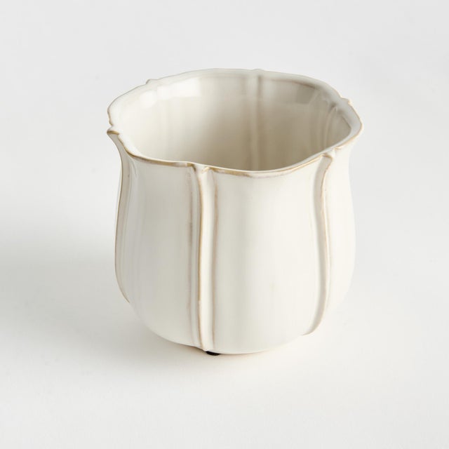With a classic shape and thickly applied glaze, this Italianinspired pot is a work of art. The handfinished petallike...