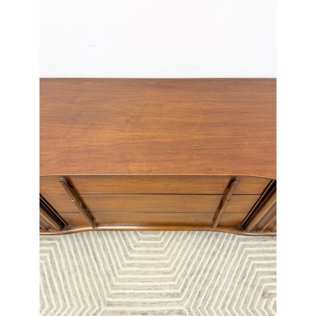 Rare United Furniture MCM Long Dresser Intricate Wood Pulls Vintage Lowboy For Sale - Image 9 of 17