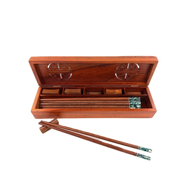 2020s Asian Modern Vietnamese Wooden Chopsticks for 8 With Green Mother of Pearl Marbled Tips Decorative Storage Box and Coordinating Rests - 25 pcs For Sale - Image 5 of 8