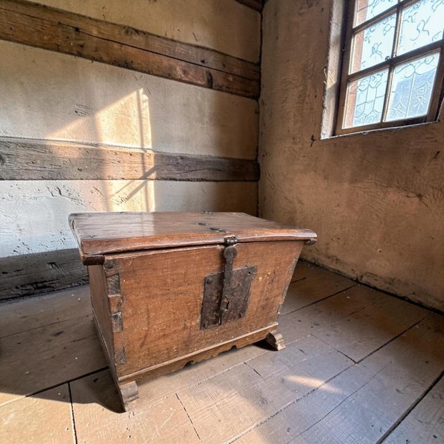 Antique 18th Century Wooden Trunk Coffer – Primitive Dovetail Chest For Sale - Image 16 of 16