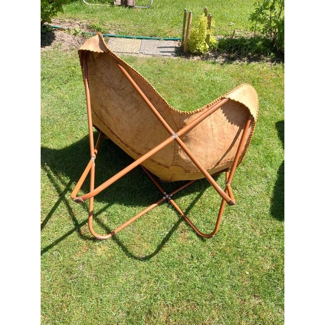 1960s Set of Hand-Crafted Leather Butterfly Chair and Ottoman with Traditional Elephant Embossing For Sale - Image 5 of 7