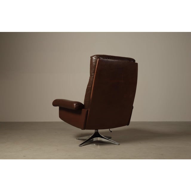 Mid-Century Modern DS-31 Reclining Swivel Lounge Chair in Leather from de Sede, Switzerland, 1970s For Sale - Image 3 of 17