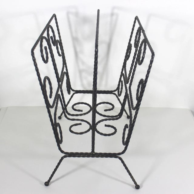 Mid-Century Modern Twisted Black Metal Wire Magazine Rack, Office File Holder, Vintage Record Organizer For Sale - Image 4 of 9