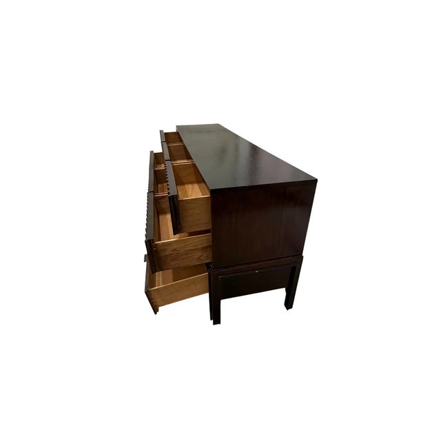 1960s Mid-Century Modern Fluted Nine-Drawer Dresser For Sale In Philadelphia - Image 6 of 13