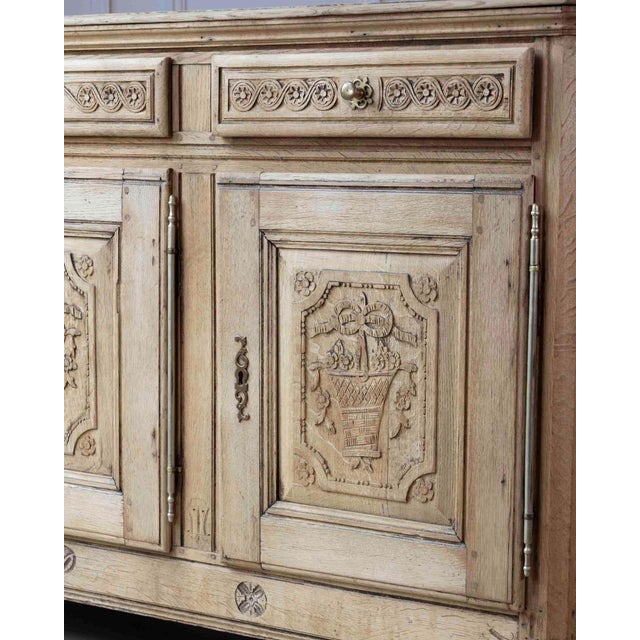 Italian 18th Century Walnut Center Table with Carved Pedestal Base For Sale - Image 12 of 13