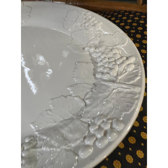 1970s Large Italian Serving Platter With Fruit and Grapes Relief For Sale In Atlanta - Image 6 of 10