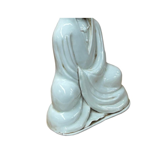 Dehua Blanc De Chine White GuanYin Bodhisattva Porcelain Statue For Sale - Image 4 of 10