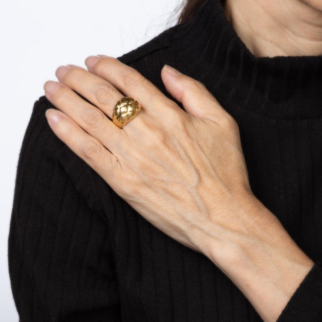 Vintage Sculptural Wide Band Ring Sz 6 18k Gold Textured Dome Geometric Jewelry For Sale In Los Angeles - Image 6 of 7
