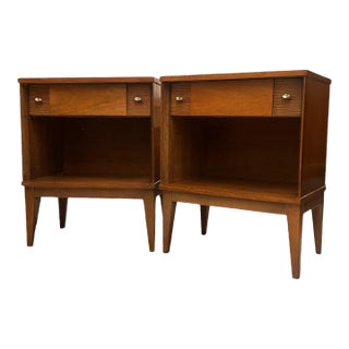 1970s Vintage Mid Century Modern Walnut Bedside Table Set With Dovetailed Drawers and Original Hardware For Sale