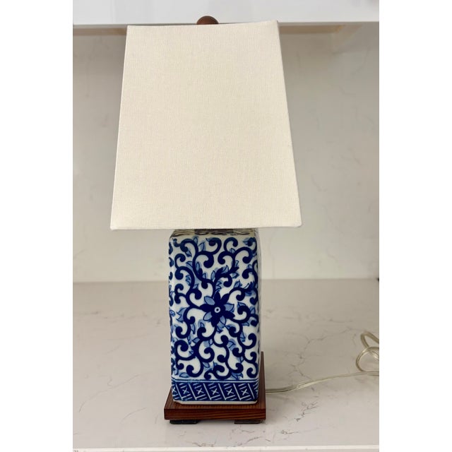 2010s Vintage Lauren Ralph Lauren Blue and White Chinoiserie Porcelain Table Lamp For Sale - Image 5 of 9