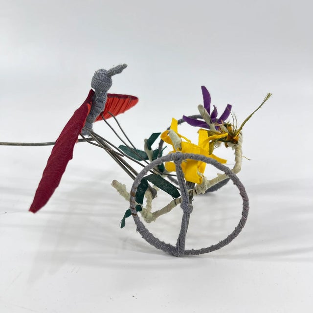 African Early 20th Century Vintage African Wire Push Toy Galimoto Bicycle with Moving Hummingbird MATTER COLLECTION For Sale - Image 3 of 8
