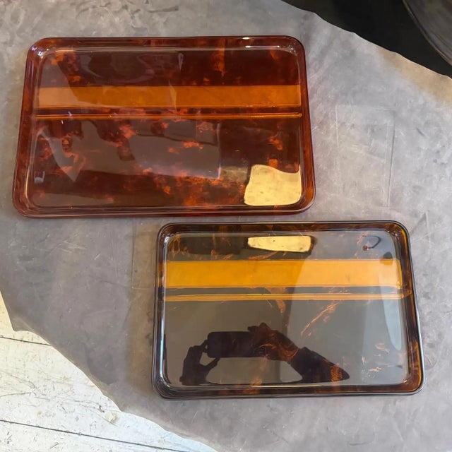 1970s 1970s Set of Two Mid-Century Modern Faux Tortoiseshell Lucite Trays by Guzzini For Sale - Image 5 of 13