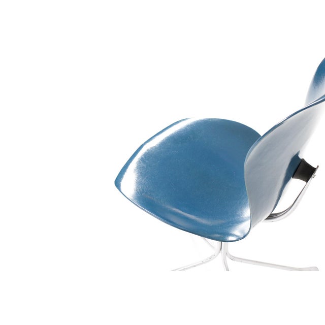Mid Century Vintage Space Age Ion Chair — Gideon Kramer Attributed— Blue Fiberglass For Sale - Image 9 of 10