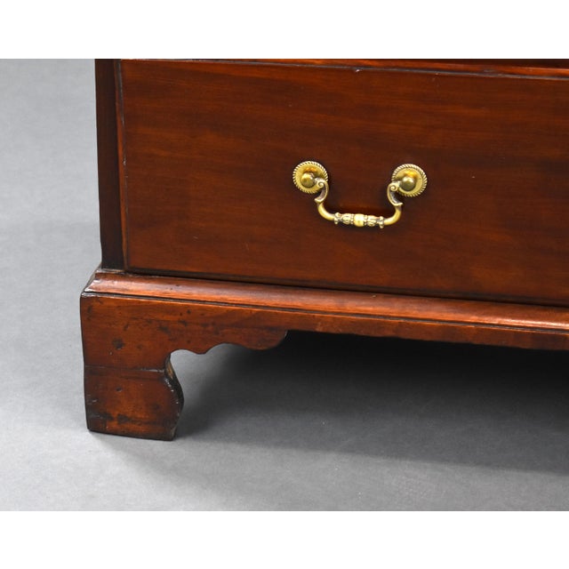 19th Century George III English Mahogany Chest of Drawers For Sale - Image 9 of 10