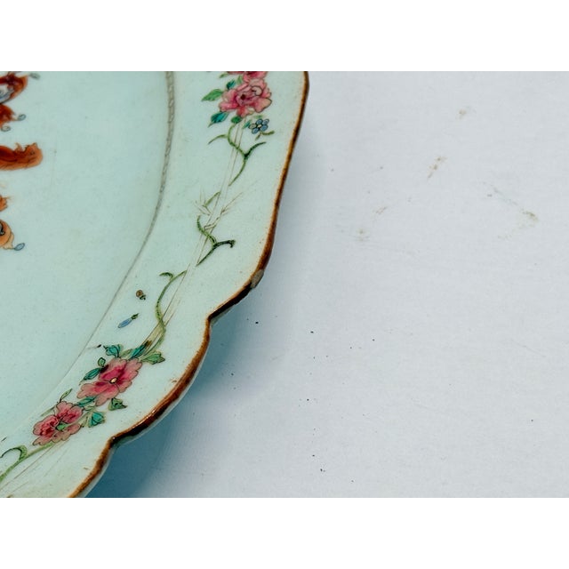 Red Chinese Export Macgregor of MarcGregor Armorial Porcelain Platter C. 1760 For Sale - Image 8 of 9