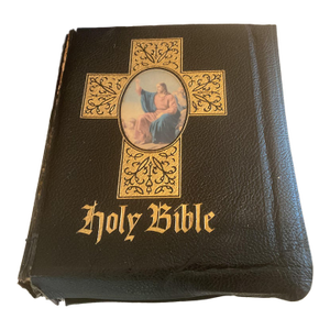 Vintage Holy Bible — 1959 Edition (Gilt Edges, Classic Binding)