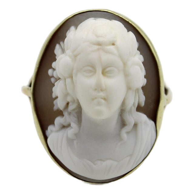 Late 20th Century Victorian High Relief Cameo of Young Maiden in 14k Gold Ring, Size 9.5 For Sale