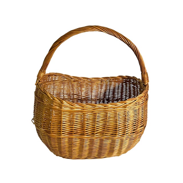 French Provincial Early 20th Century French Wicker Gathering Basket With Bentwood Handle | French Provincial Market Basket For Sale - Image 3 of 11