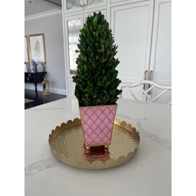 Give your greenery and blooms a decorative look with our square cachepot. You can also use our cachepots for your storage...