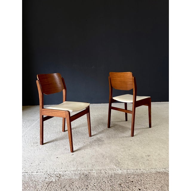 1960s Vintage Dutch Chairs from MCM, 1960s, Set of 2 For Sale - Image 5 of 18
