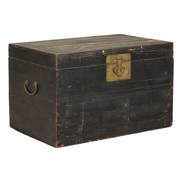 Early 20th Century Qing Dynasty Elmwood Blanket Chest with Black Lacquer Finish and Brass Accents For Sale