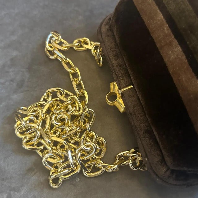 1970s Vintage Brown Velvet and Gilded Metal Italian Crossbody Bag For Sale - Image 11 of 14