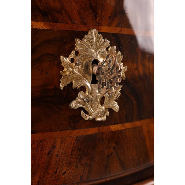 Mid 18th Century Baroque Chest of Drawers in Inlaid Walnut, 1750 For Sale - Image 5 of 16