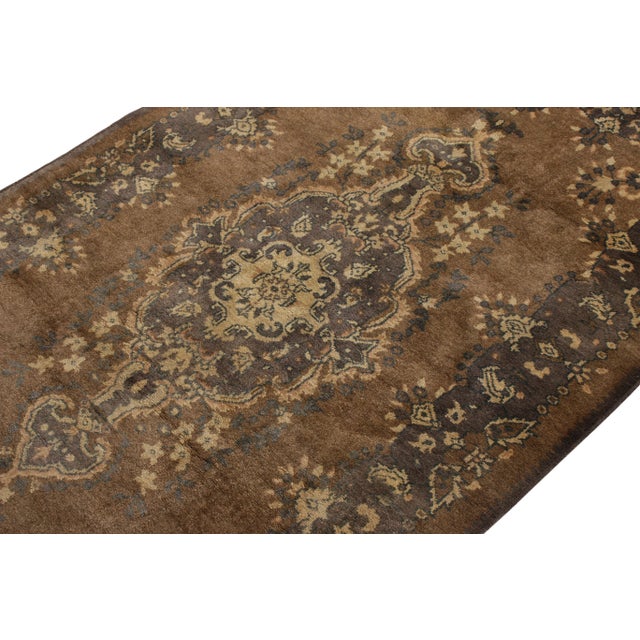Traditional Hand-Knotted Vintage Sivas Rug in Beige-Brown With Medallion Floral Pattern For Sale - Image 3 of 5