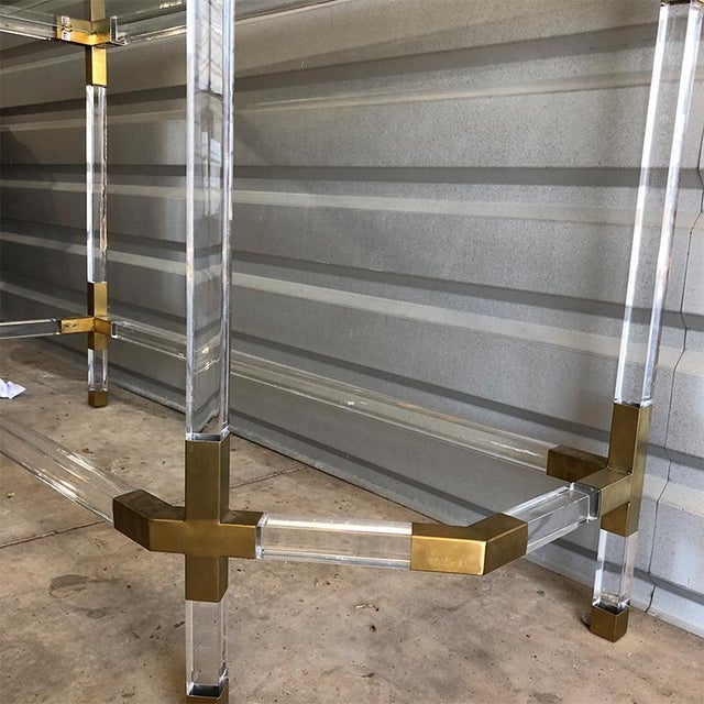 Charles Hollis Jones 1970s Modern Hollywood Regency Lucite and Brass 2 Tier Console Table Att. Charles Hollis Jones For Sale - Image 4 of 8