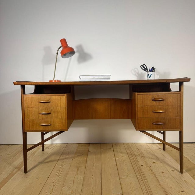 Vintage Danish Desk in Teak by Svend Åge Madsen for H.P. Hansen, 1960s For Sale - Image 11 of 18