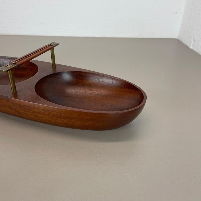 Carl Auböck Large Teak Bowl with Brass and Leather Handle from Carl Auböck, Austria, 1950s For Sale - Image 4 of 18