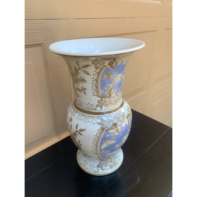 Maitland - Smith Late 20th-Century Chinoiserie Blue, White and Gold Porcelain Vase For Sale - Image 4 of 10