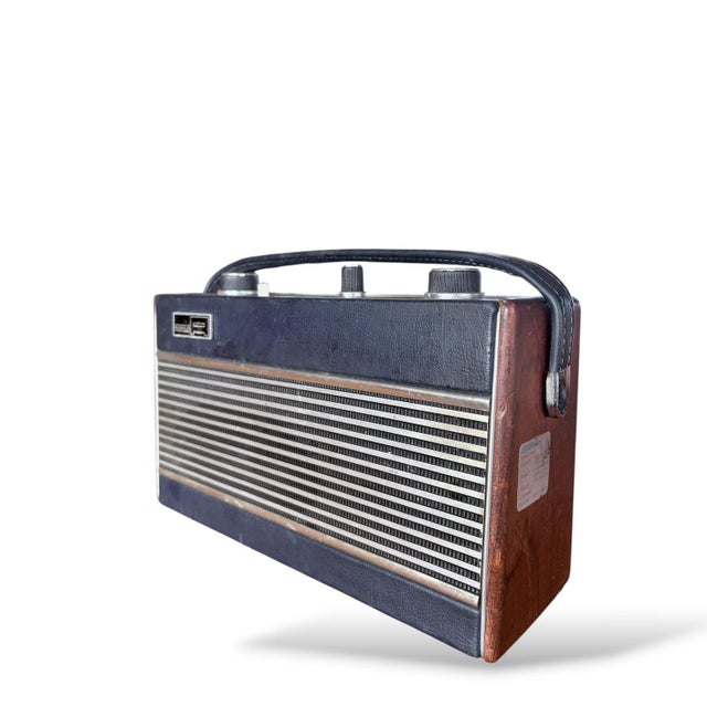 Vintage R500 Portable Transistor Radio in Wood Veneer from Roberts, 1960s For Sale - Image 6 of 9
