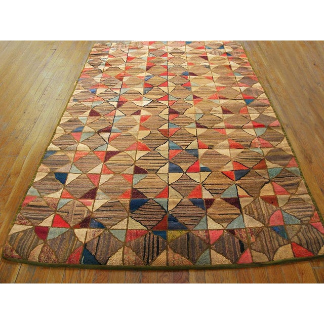 Early 20th Century American Hooked Rug ( 4'7" x 7'5" - 140 x 226 ) Antique American Hooked Rug American Multicolor 1900s,...