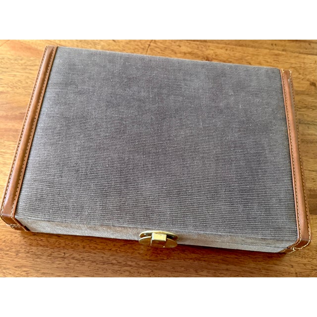 Vintage Corduroy Backgammon Game in Case, Complete For Sale - Image 6 of 7