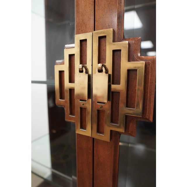 Vintage Century Chin Hua Chinoiserie Dual Display Cabinet, Attributed For Sale - Image 13 of 18