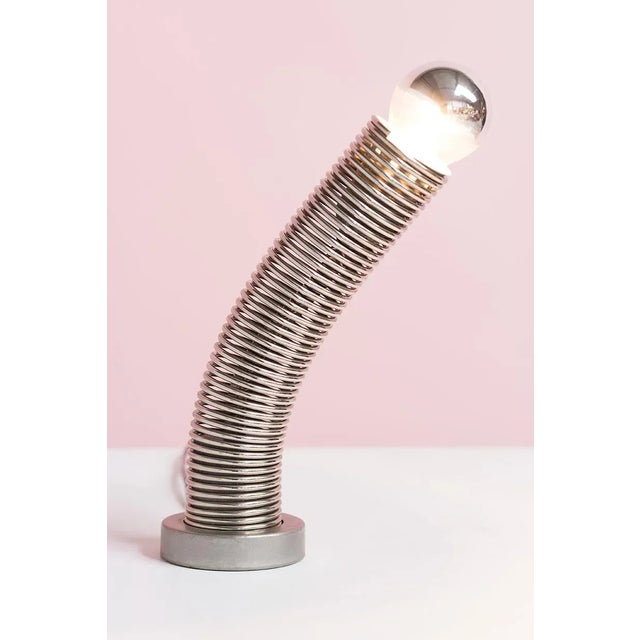 This chrome coil lamp or spring table light was made in the 1970s and can be moved in any direction. Up to 250V (Europe/UK...