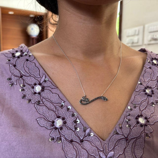 Natural diamond 0.56cts Snake pendant in 18k gold For Sale - Image 10 of 18