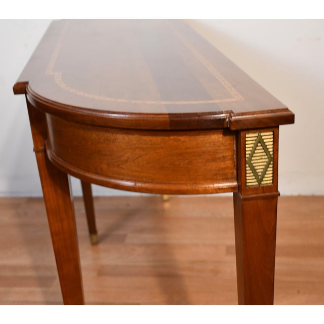 Brass 1970s Stickley English Traditional Cherry Satinwood Inlay Console Table Accent Table For Sale - Image 8 of 18