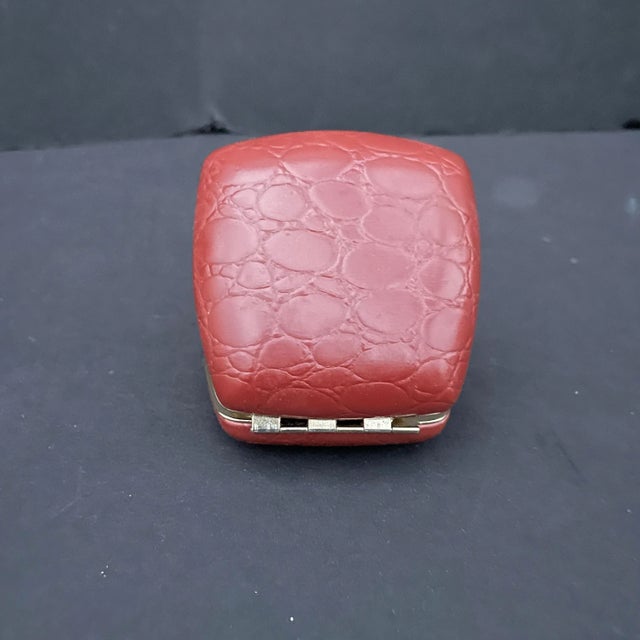 Mid-Century Modern Vintage Linden Travel Alarm Clock in Leather Case For Sale - Image 3 of 9