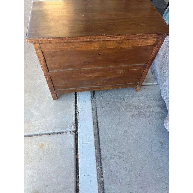 Late 19th Century Vintage Federalist Style Chest of Drawers Dresser For Sale - Image 5 of 12