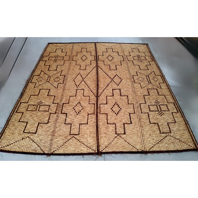Contemporary Mauritanian Tuareg Berber Mat in Natural Leather and Rush, 1990s For Sale - Image 3 of 11