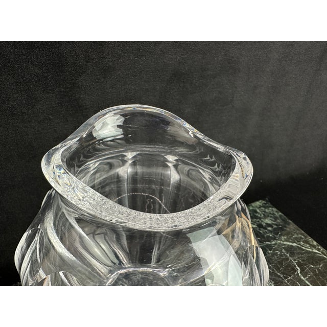 Late 20th Century Crystal Vase, Ruffled Rim With Spiral Swirl Cut Pattern For Sale - Image 4 of 11