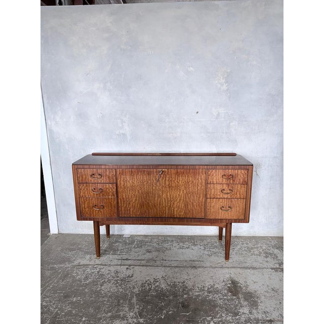 Mid-Century Rosewood and Teak Sideboard from Greaves & Thomas For Sale - Image 4 of 12